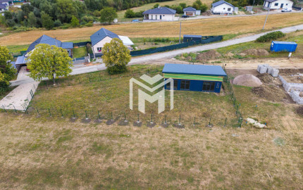 BÝVANIE INAK I DOM NA 923 M² POZEMKU I CHRASTNÉ