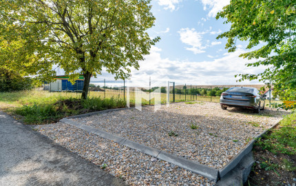BÝVANIE INAK I DOM NA 923 M² POZEMKU I CHRASTNÉ
