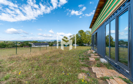 BÝVANIE INAK I DOM NA 923 M² POZEMKU I CHRASTNÉ