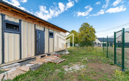 BÝVANIE INAK I DOM NA 923 M² POZEMKU I CHRASTNÉ
