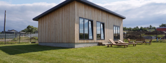 BÝVANIE INAK I DOM NA 923 M² POZEMKU I CHRASTNÉ