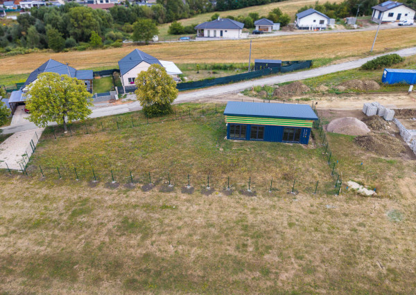 BÝVANIE INAK I DOM NA 923 M² POZEMKU I CHRASTNÉ