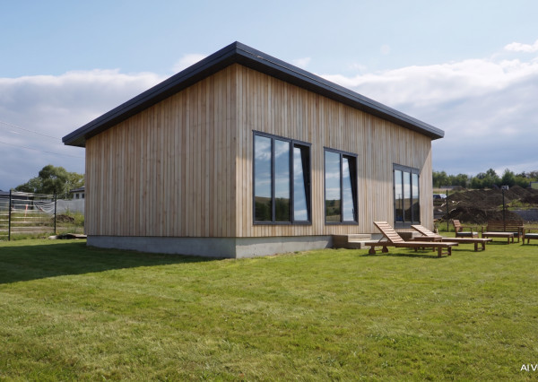 BÝVANIE INAK I DOM NA 923 M² POZEMKU I CHRASTNÉ