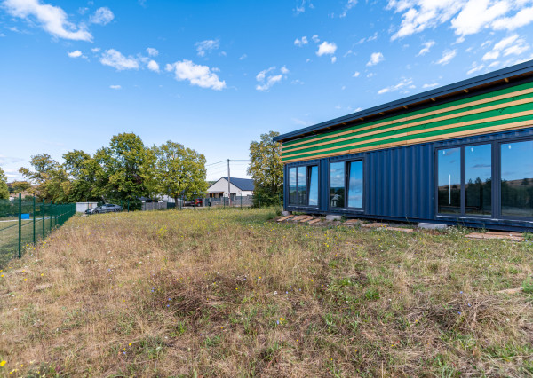 BÝVANIE INAK I DOM NA 923 M² POZEMKU I CHRASTNÉ