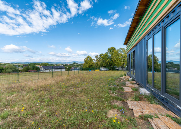 BÝVANIE INAK I DOM NA 923 M² POZEMKU I CHRASTNÉ