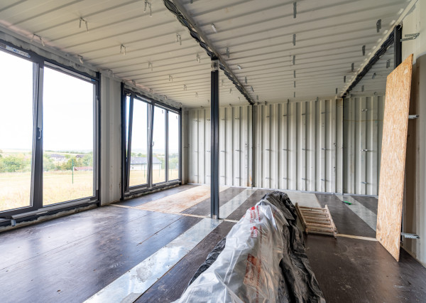 BÝVANIE INAK I DOM NA 923 M² POZEMKU I CHRASTNÉ