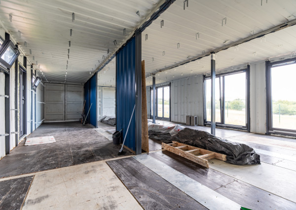 BÝVANIE INAK I DOM NA 923 M² POZEMKU I CHRASTNÉ
