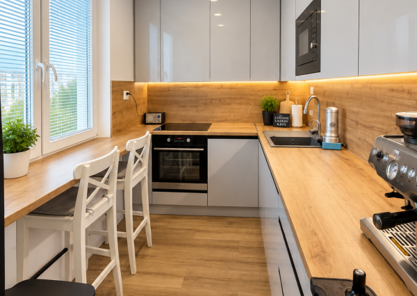 MODERNÝ 2-IZBOVÝ BYT I LOGGIA I STARÉ MESTO