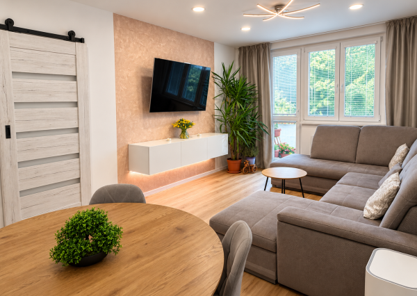 MODERNÝ 2-IZBOVÝ BYT I LOGGIA I STARÉ MESTO